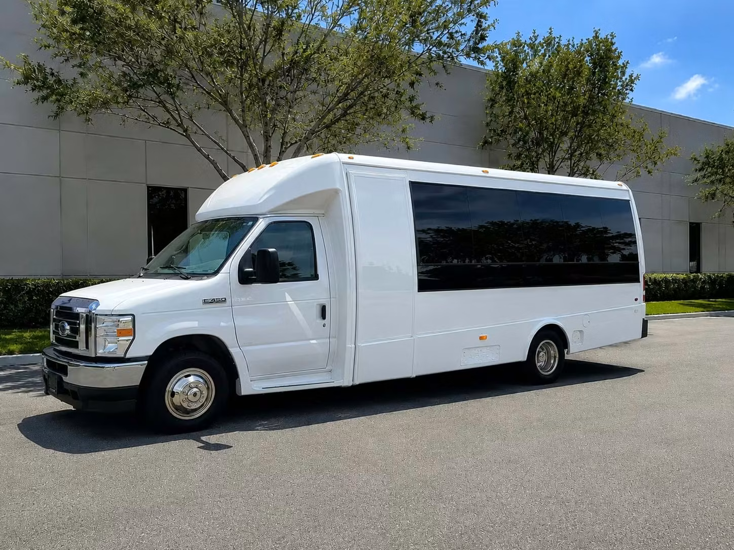 apache junction 15 passenger minibus rental