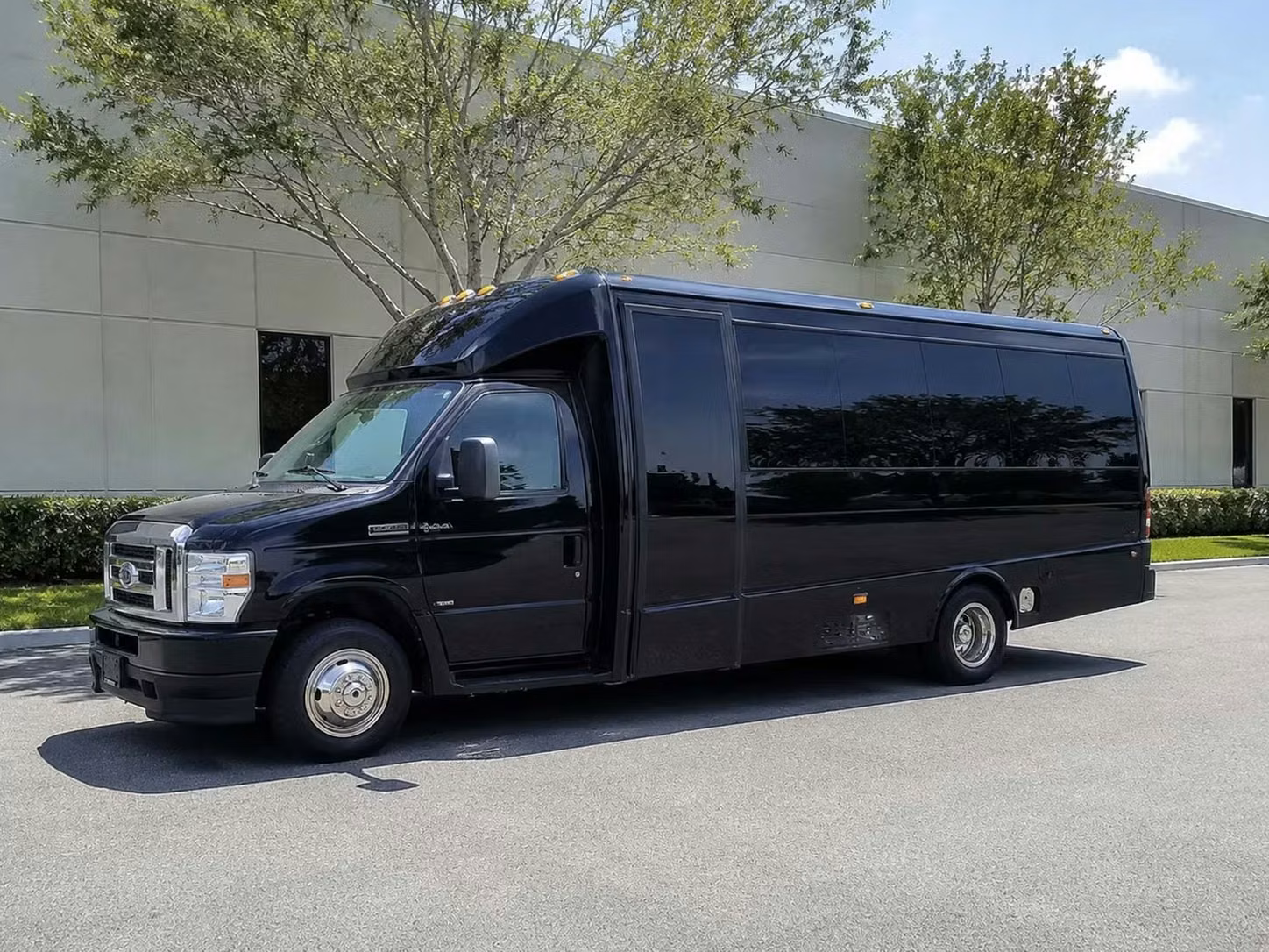 apache junction 18 passenger minibus rental